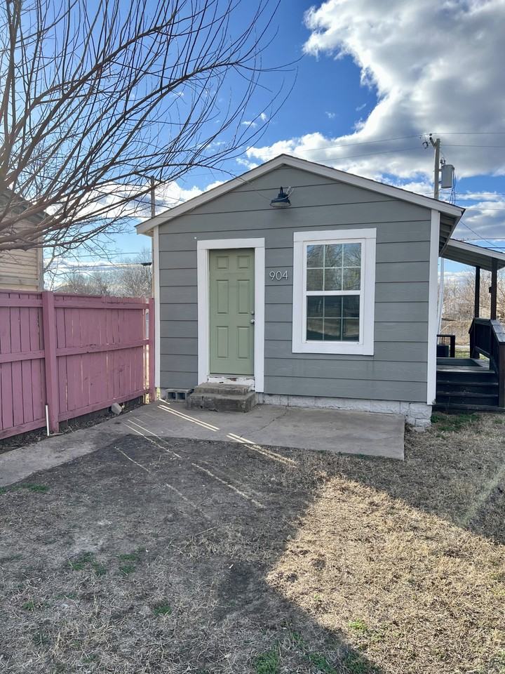 904 N Peoria Ave #1 - Photo 2 of 32