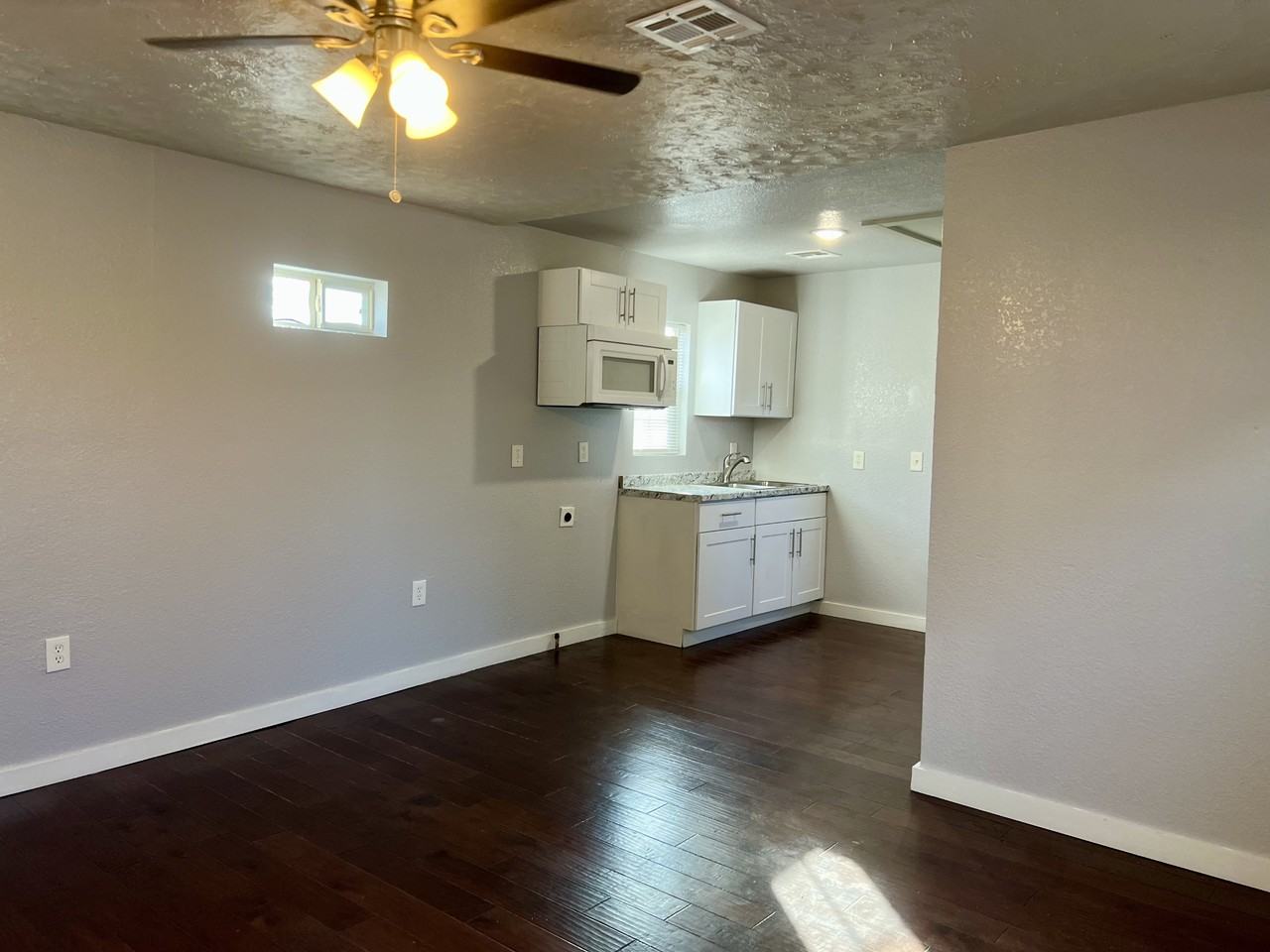 904 N Peoria Ave #1 - Photo 5 of 32