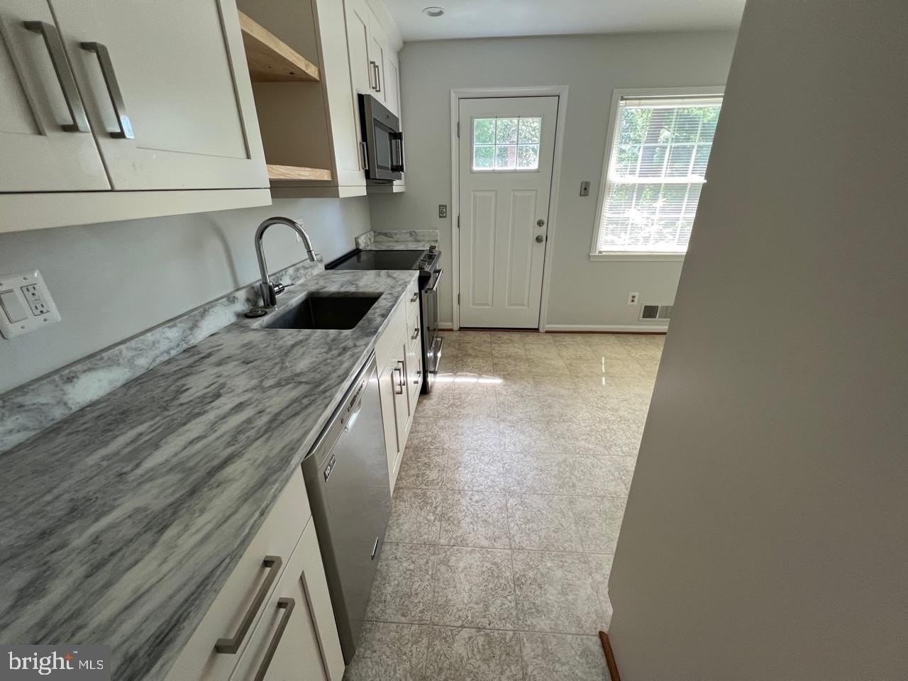 6407 Kenhowe Dr - Photo 4 of 25