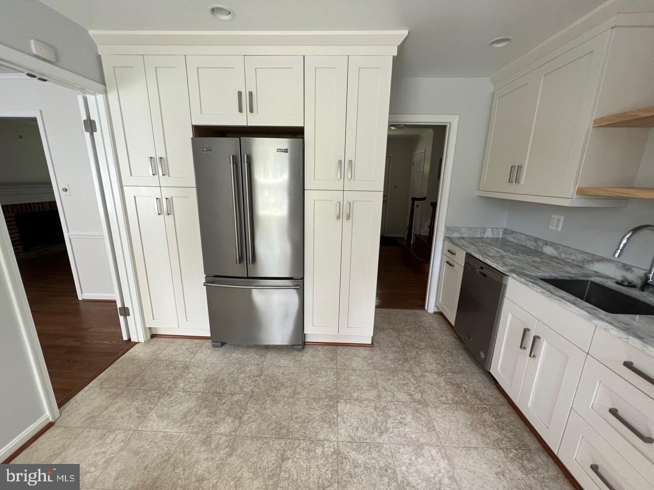 6407 Kenhowe Dr - Photo 5 of 25