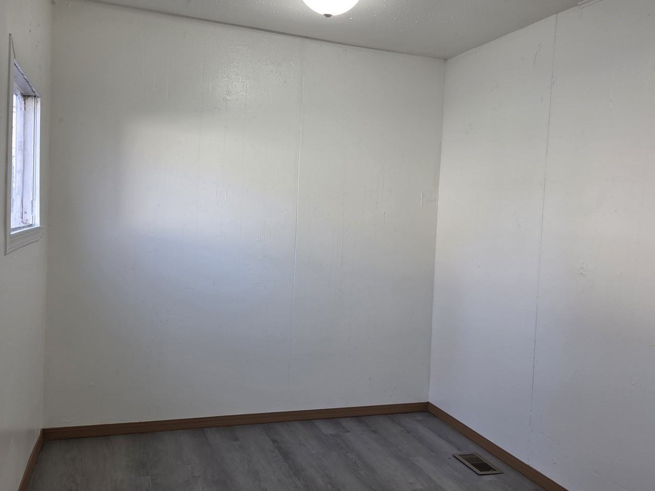 408 E 46th St #1 - Photo 4 of 9