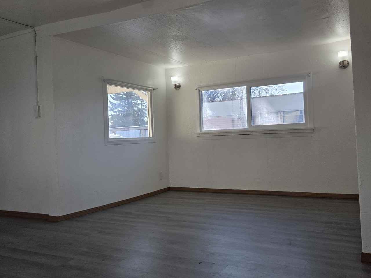 408 E 46th St #1 - Photo 5 of 9