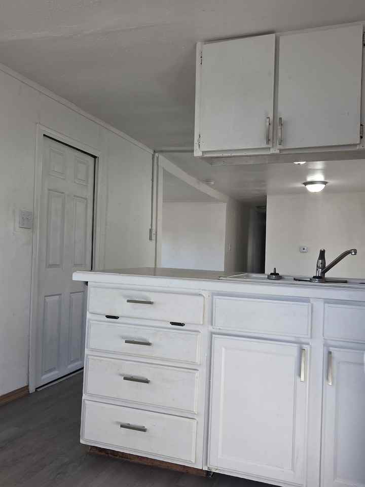 408 E 46th St #1 - Photo 7 of 9