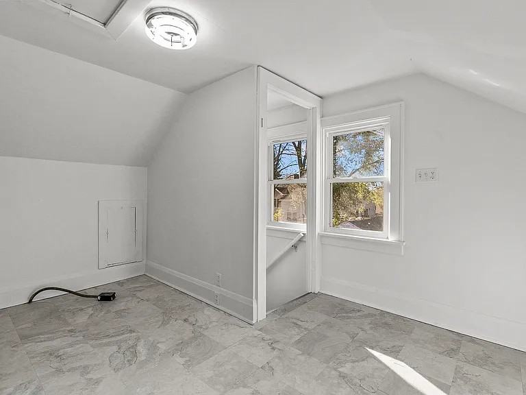 508 Tayco St Uppr - Photo 5 of 7