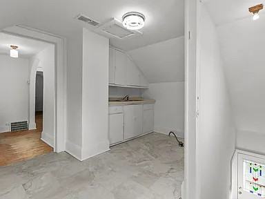 508 Tayco St Uppr - Photo 6 of 7