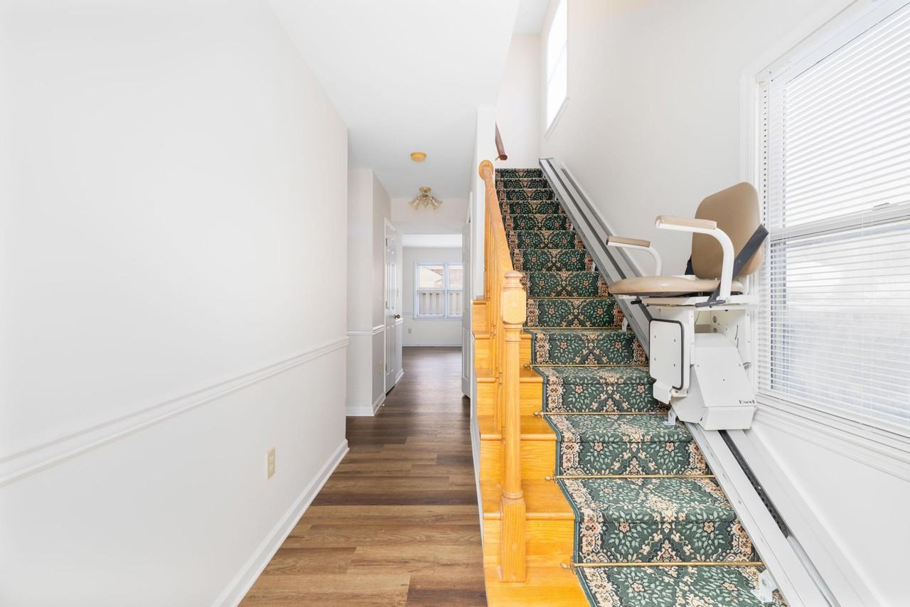 2007 Williamsburg Sq #2007 - Photo 2 of 11