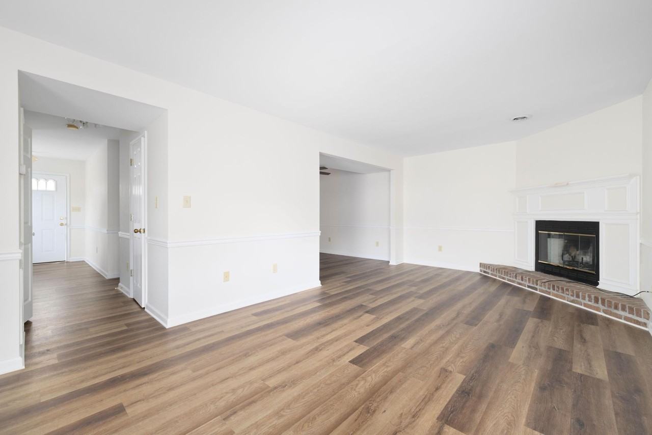 2007 Williamsburg Sq #2007 - Photo 5 of 11