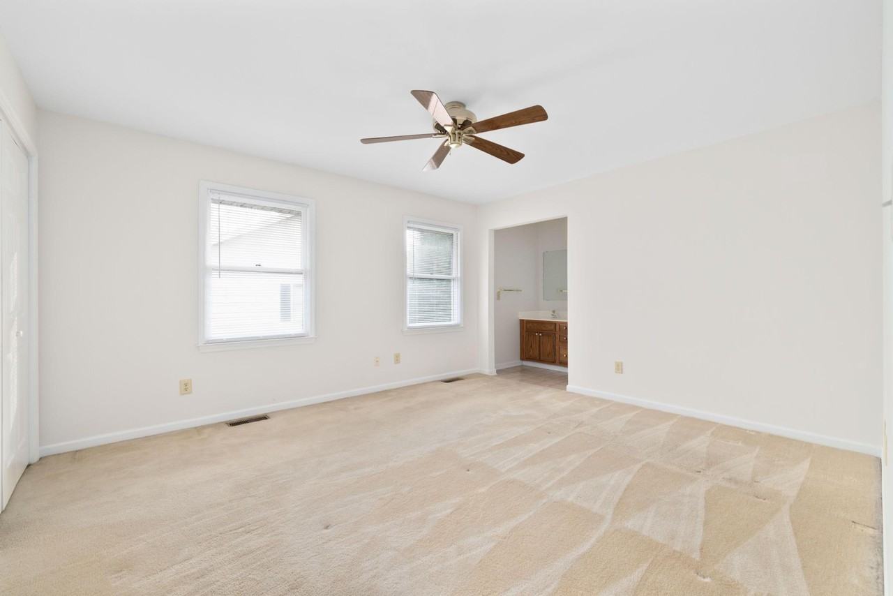 2007 Williamsburg Sq #2007 - Photo 6 of 11