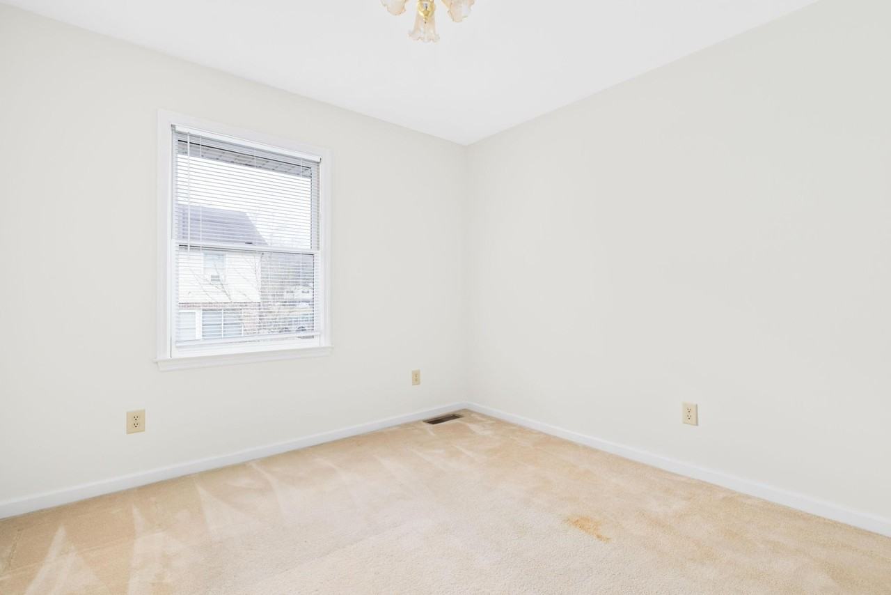 2007 Williamsburg Sq #2007 - Photo 7 of 11