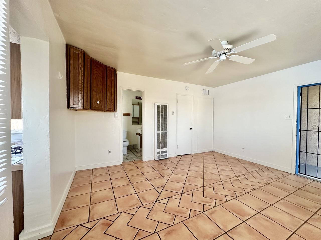 1152 N Jones Blvd #1 - Photo 6 of 9