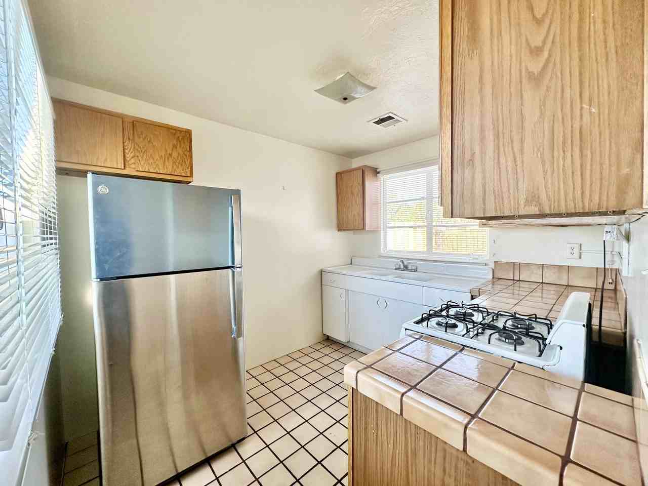 1152 N Jones Blvd #1 - Photo 7 of 9