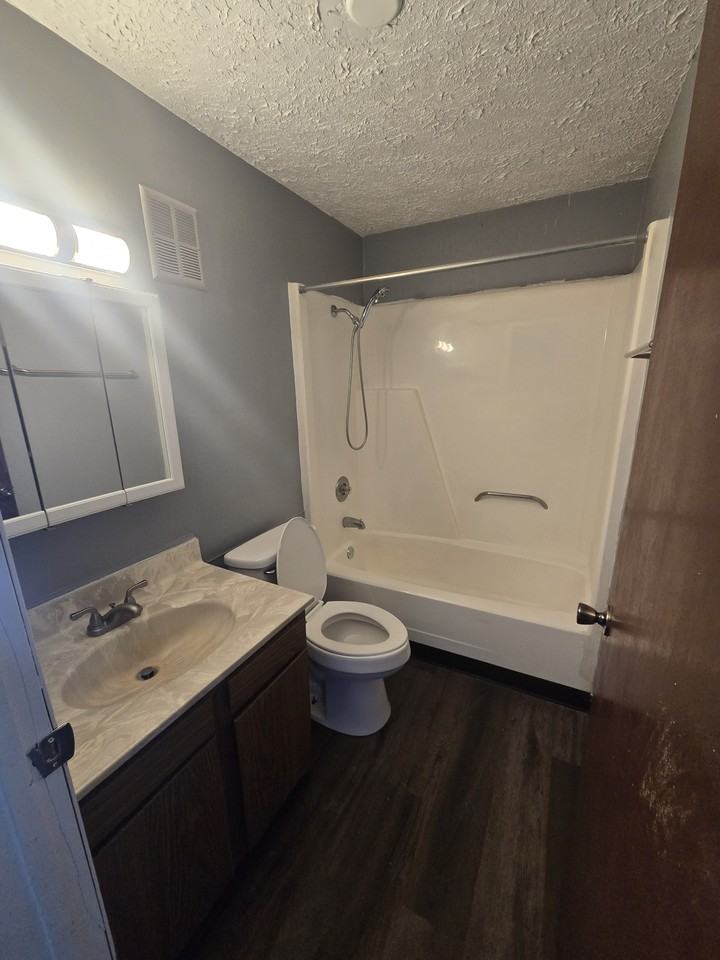 208 W Spruce St #208D - Photo 4 of 7