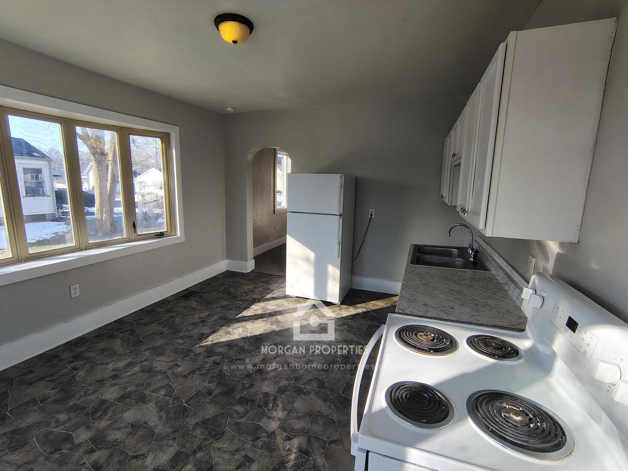 912 Cottage Ave - Photo 3 of 6