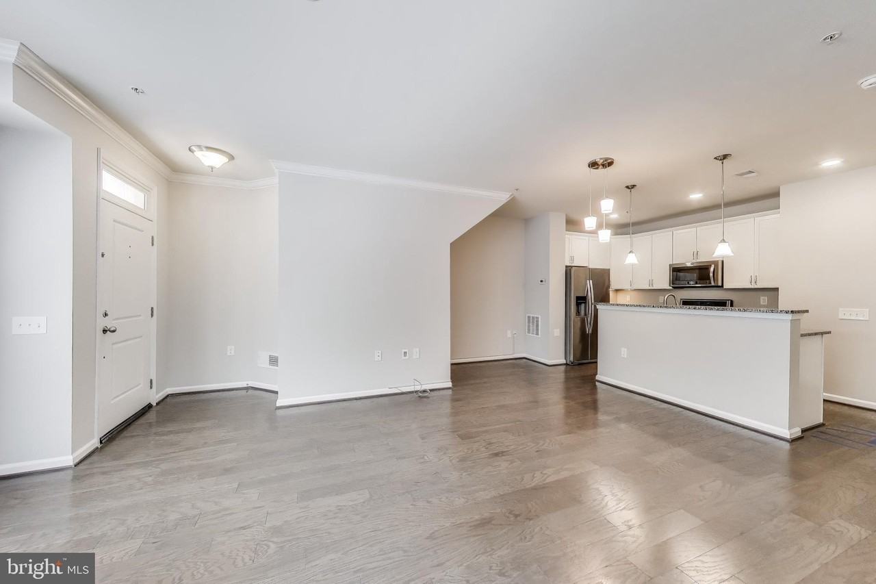 645 Diamondback Dr - Photo 5 of 32