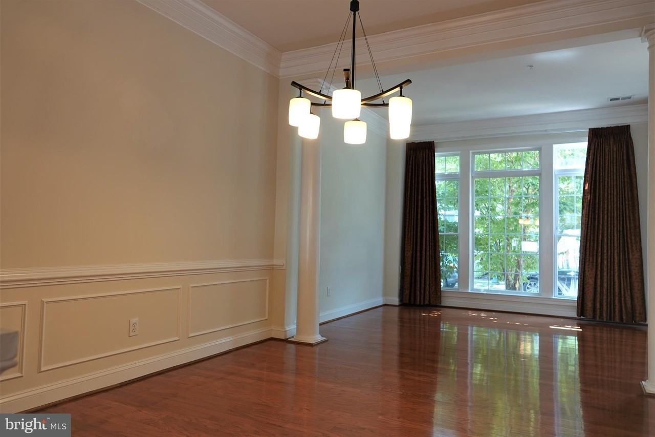 1115 Crestfield Dr - Photo 5 of 33