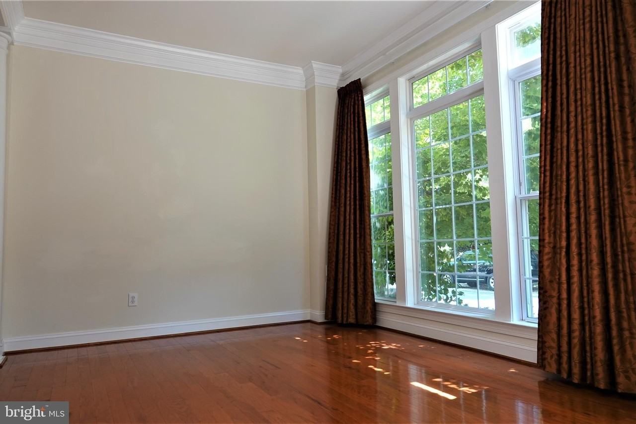 1115 Crestfield Dr - Photo 6 of 33