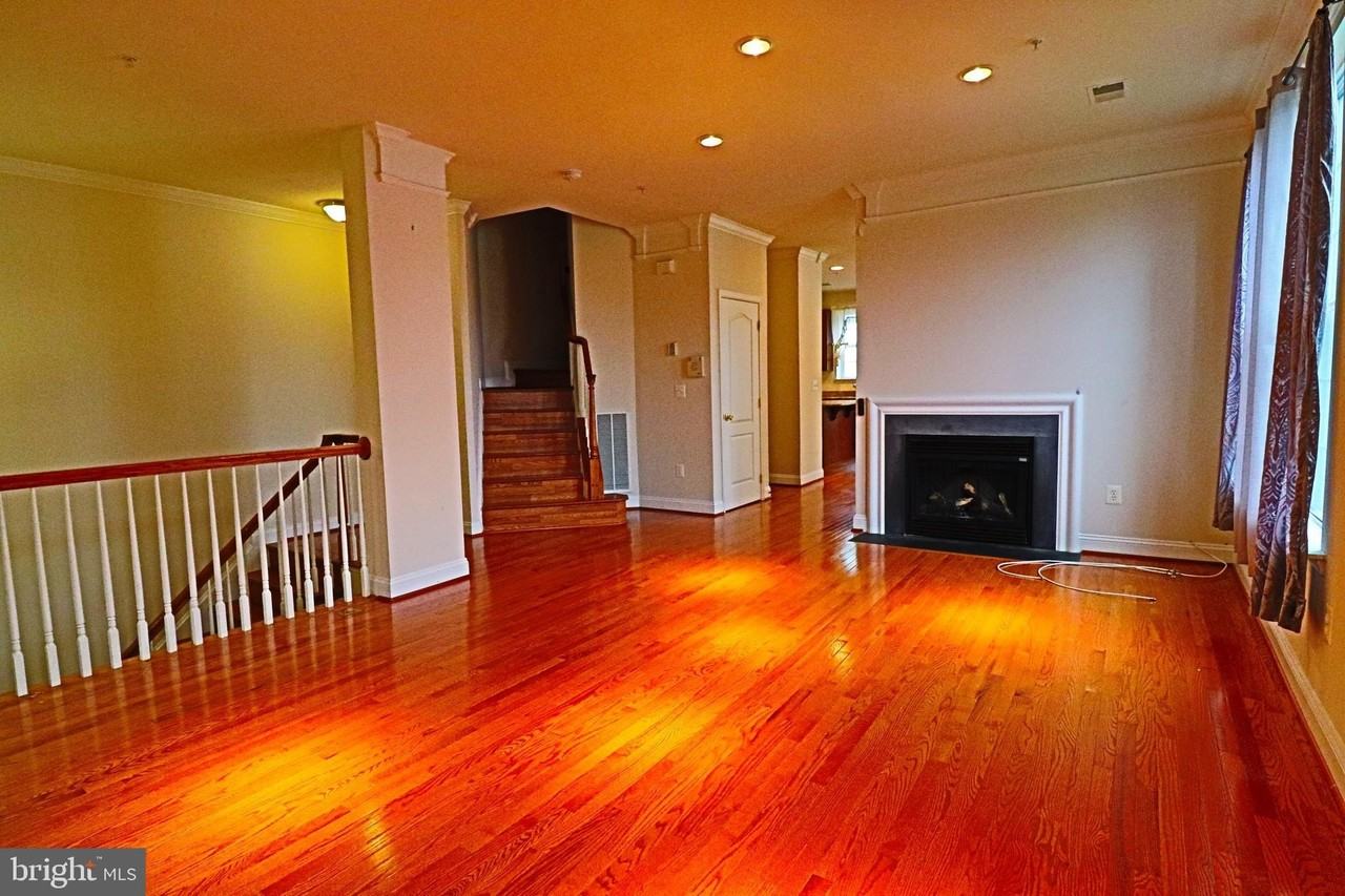 7200 Phelps Hill Ct - Photo 6 of 46