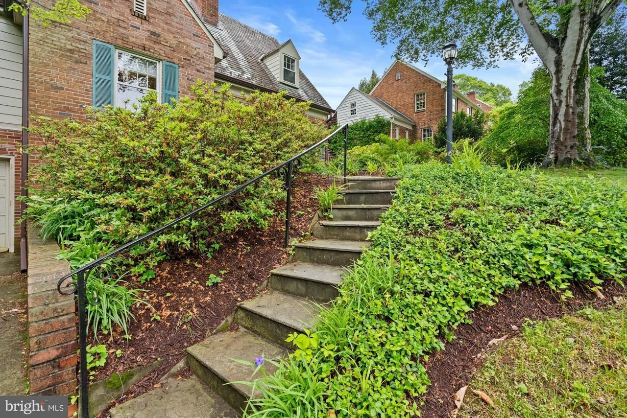 5222 Duvall Dr - Photo 5 of 50