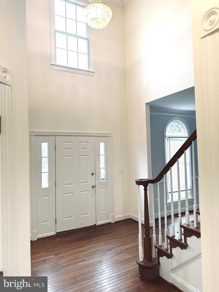 16402 Upbrook Ct - Photo 2 of 25