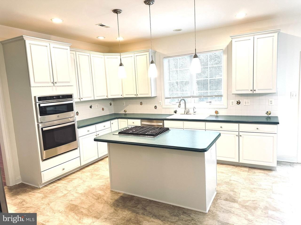 16402 Upbrook Ct - Photo 5 of 25