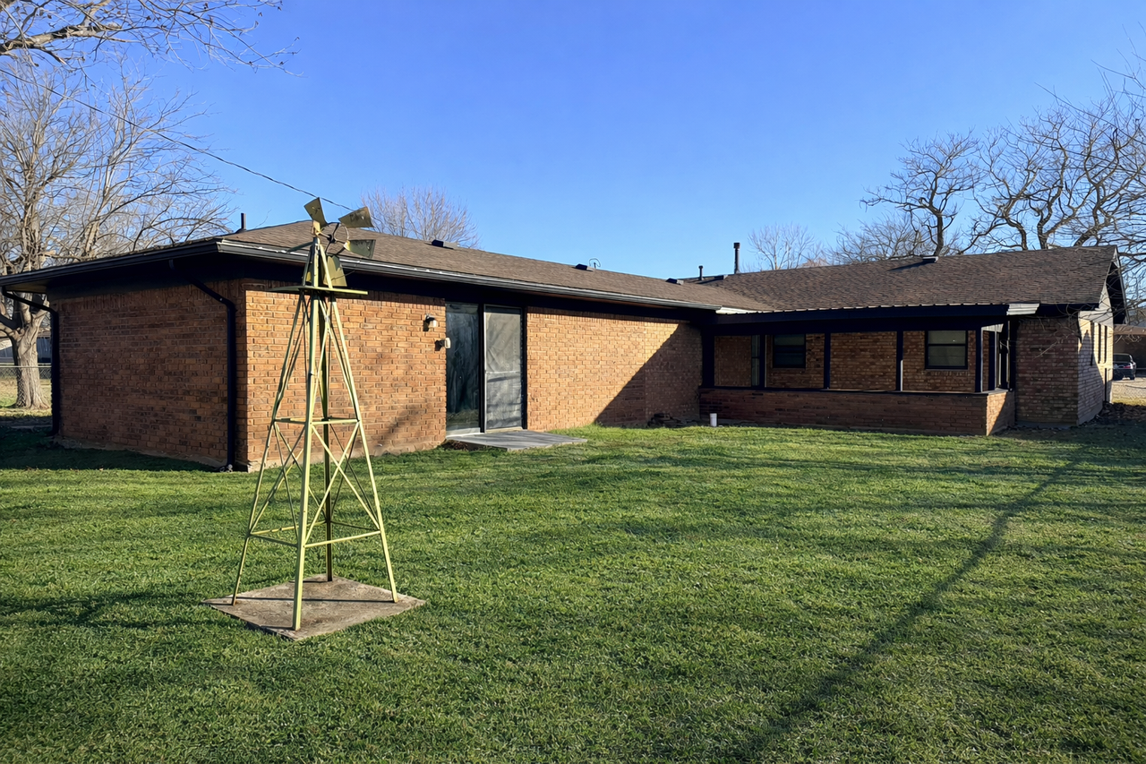 1323 Se Clover Ln #1 - Photo 2 of 50