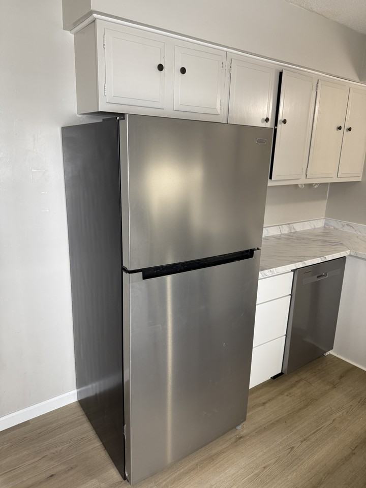 8 Gardendale Dr #3 - Photo 2 of 5