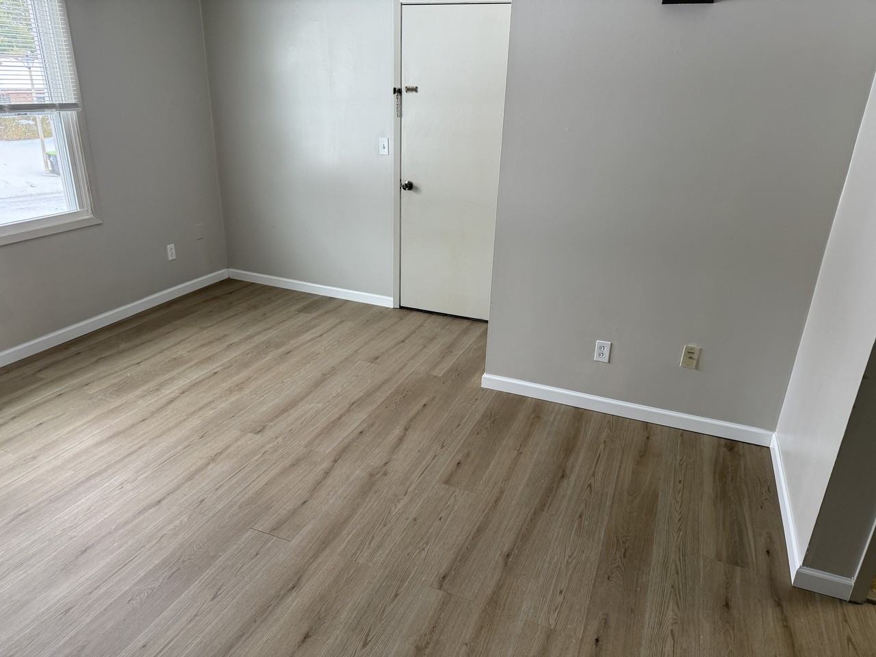 8 Gardendale Dr #3 - Photo 3 of 5