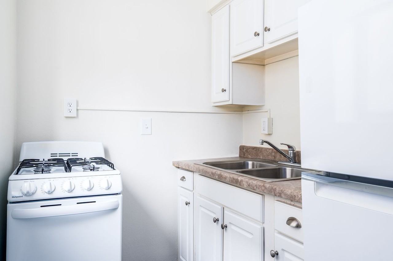 2009 Bryant Ave S - Photo 6 of 22