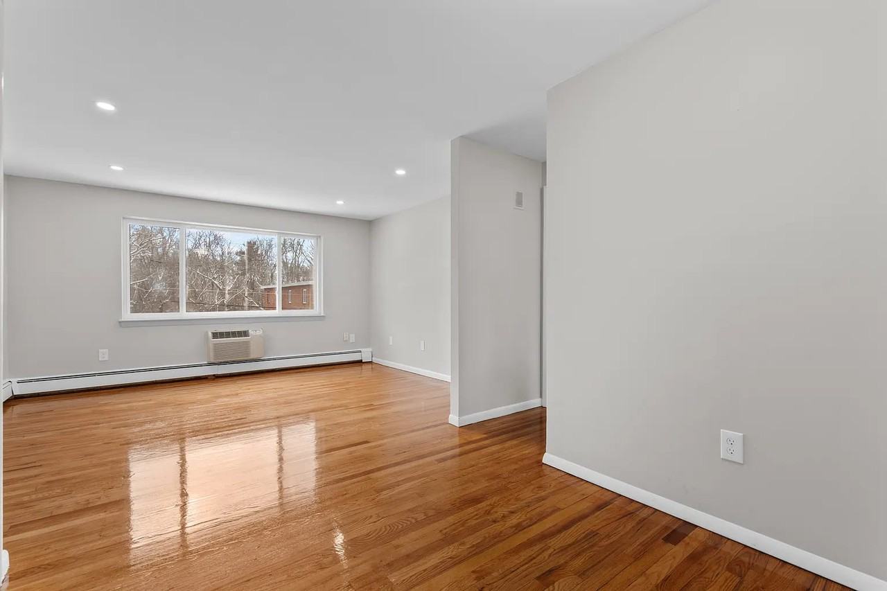 44 Bennett Dr #44-2 - Photo 4 of 7