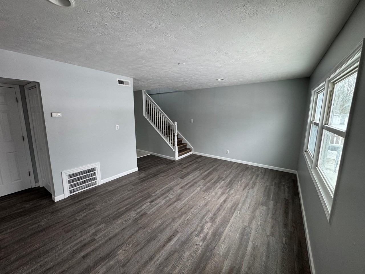 416 E Chippewa Ave #1 - Photo 3 of 20