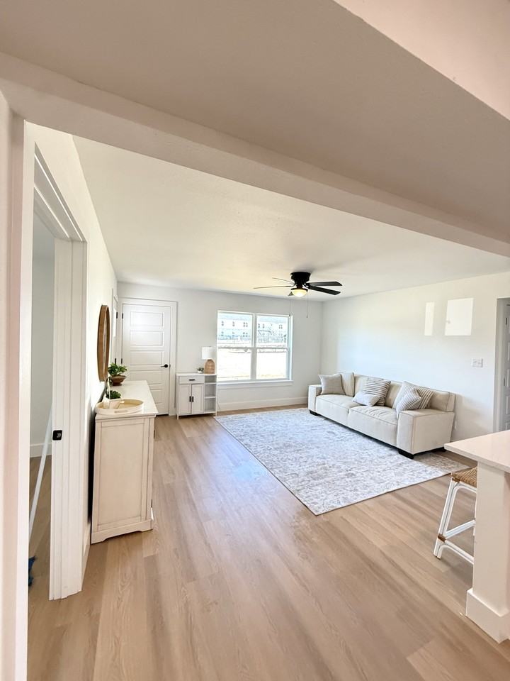 1162 W Cato Springs Rd #1 - Photo 4 of 19