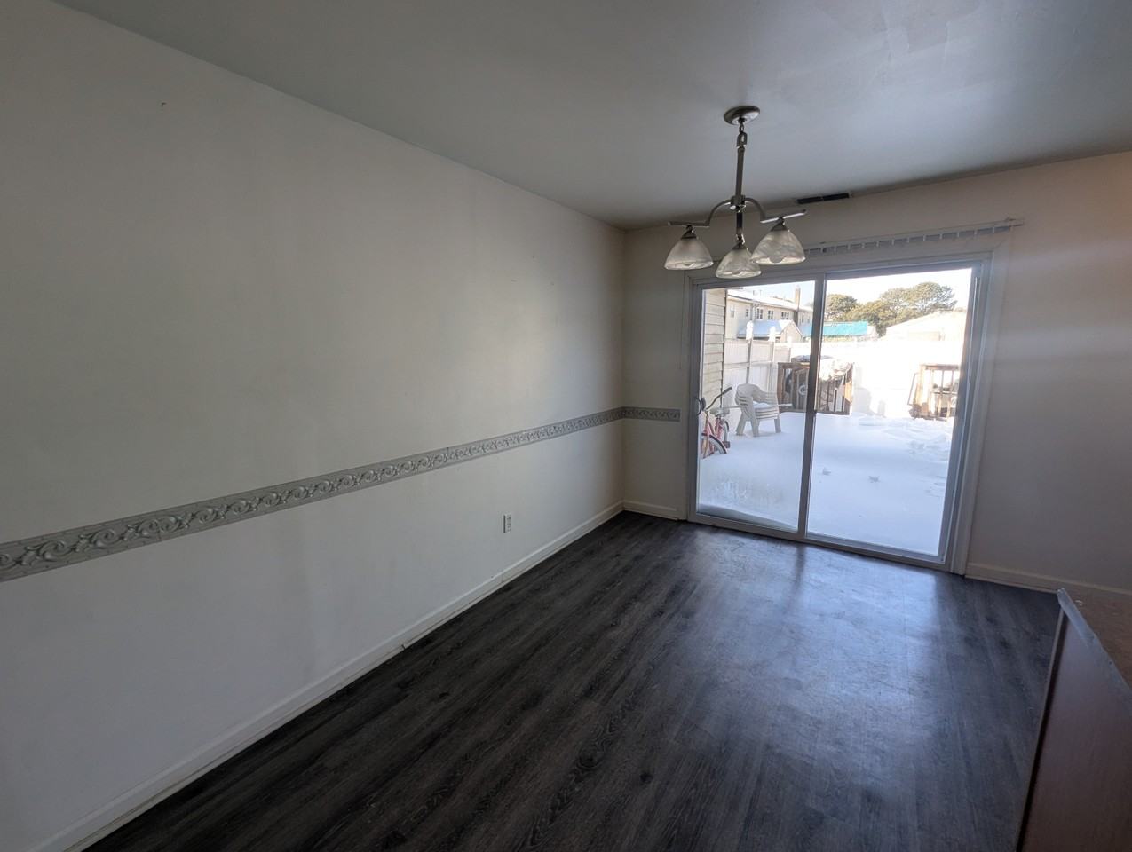 136 Colonial Sq #1 - Photo 3 of 7