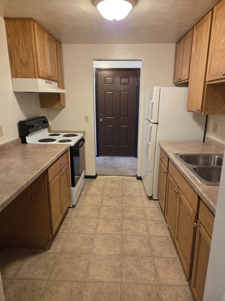 1337 S Norwood Ave #18 - Photo 3 of 9