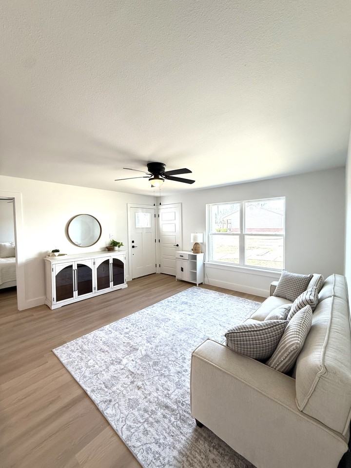 1120 W Cato Springs Rd #1 - Photo 3 of 23