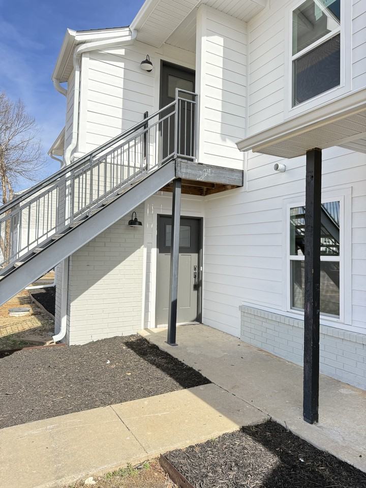 1126 W Cato Springs Rd #1 - Photo 2 of 24