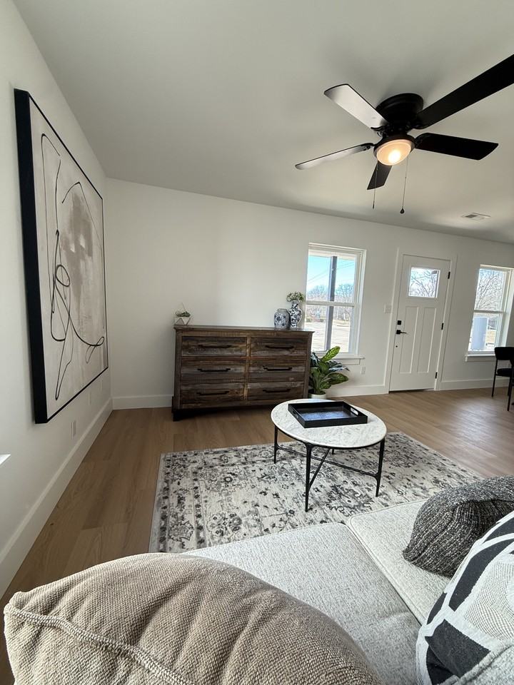 1126 W Cato Springs Rd #1 - Photo 4 of 24