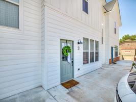 featured image of 1640 N Leverett Ave #1