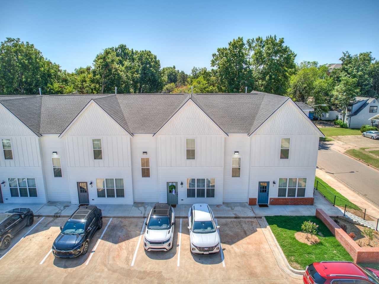 1640 N Leverett Ave #1 - Photo 4 of 44