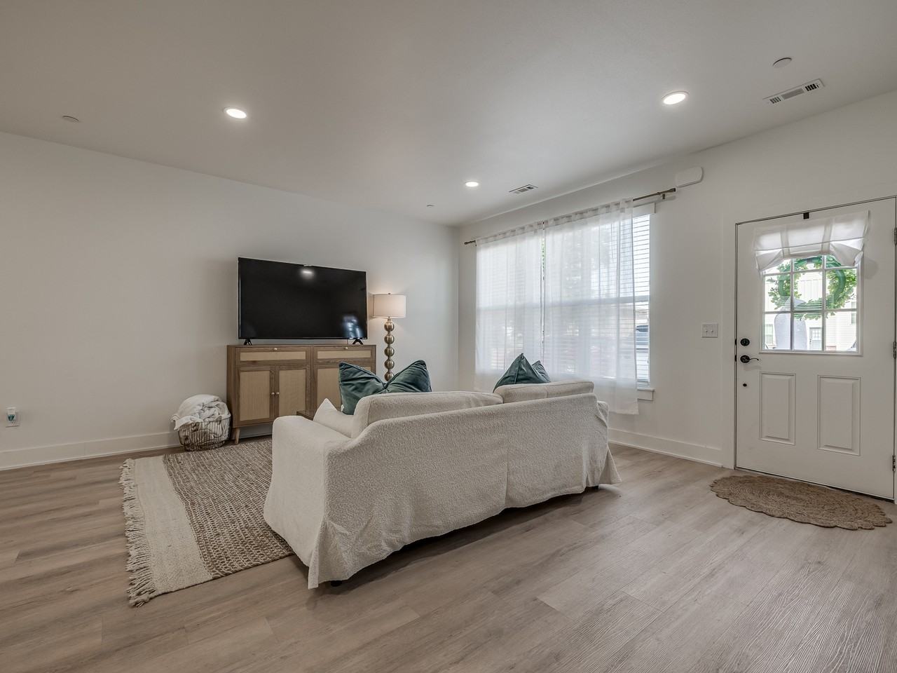 1640 N Leverett Ave #1 - Photo 5 of 44