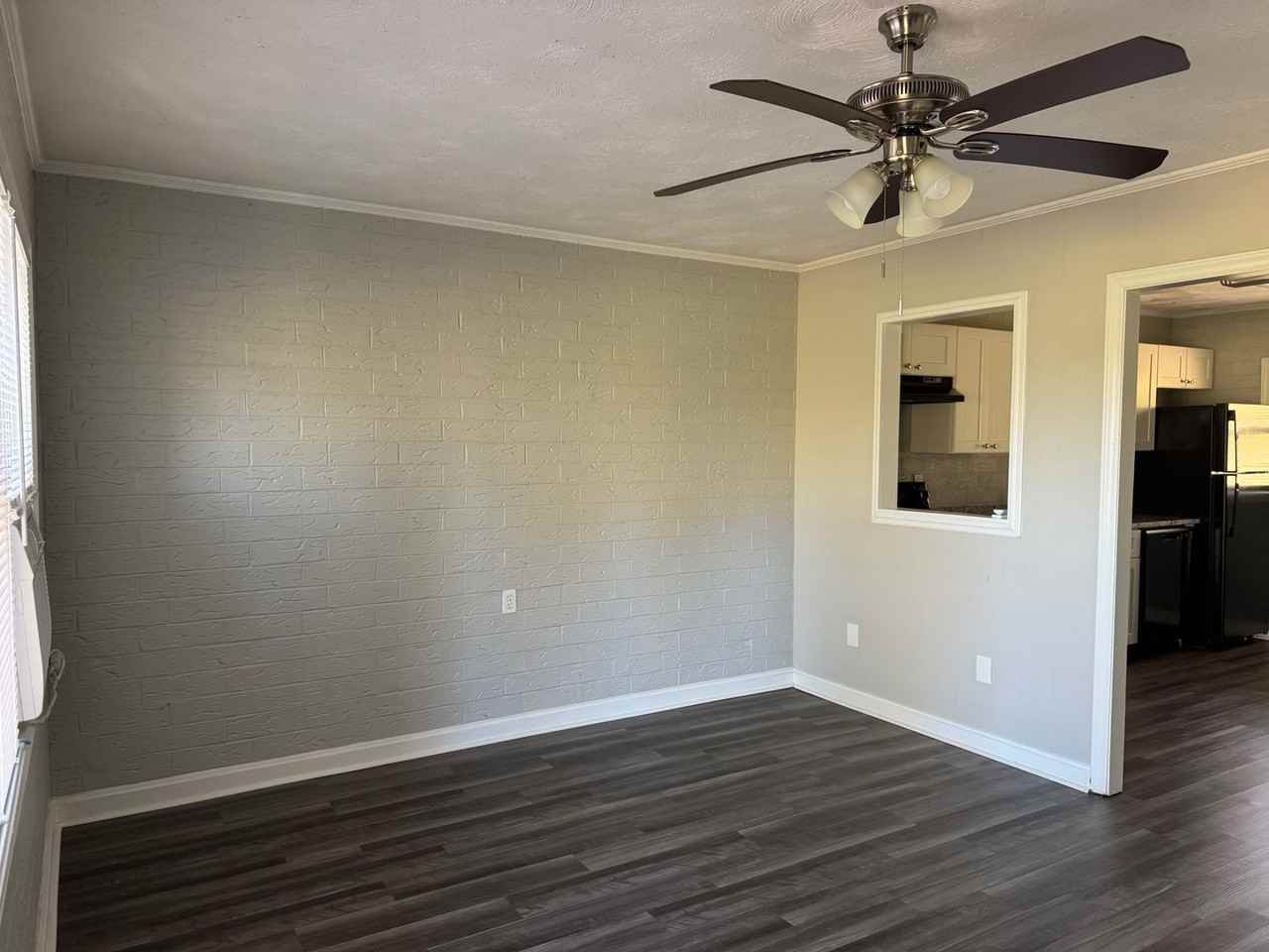 568 Mason St - Photo 2 of 11