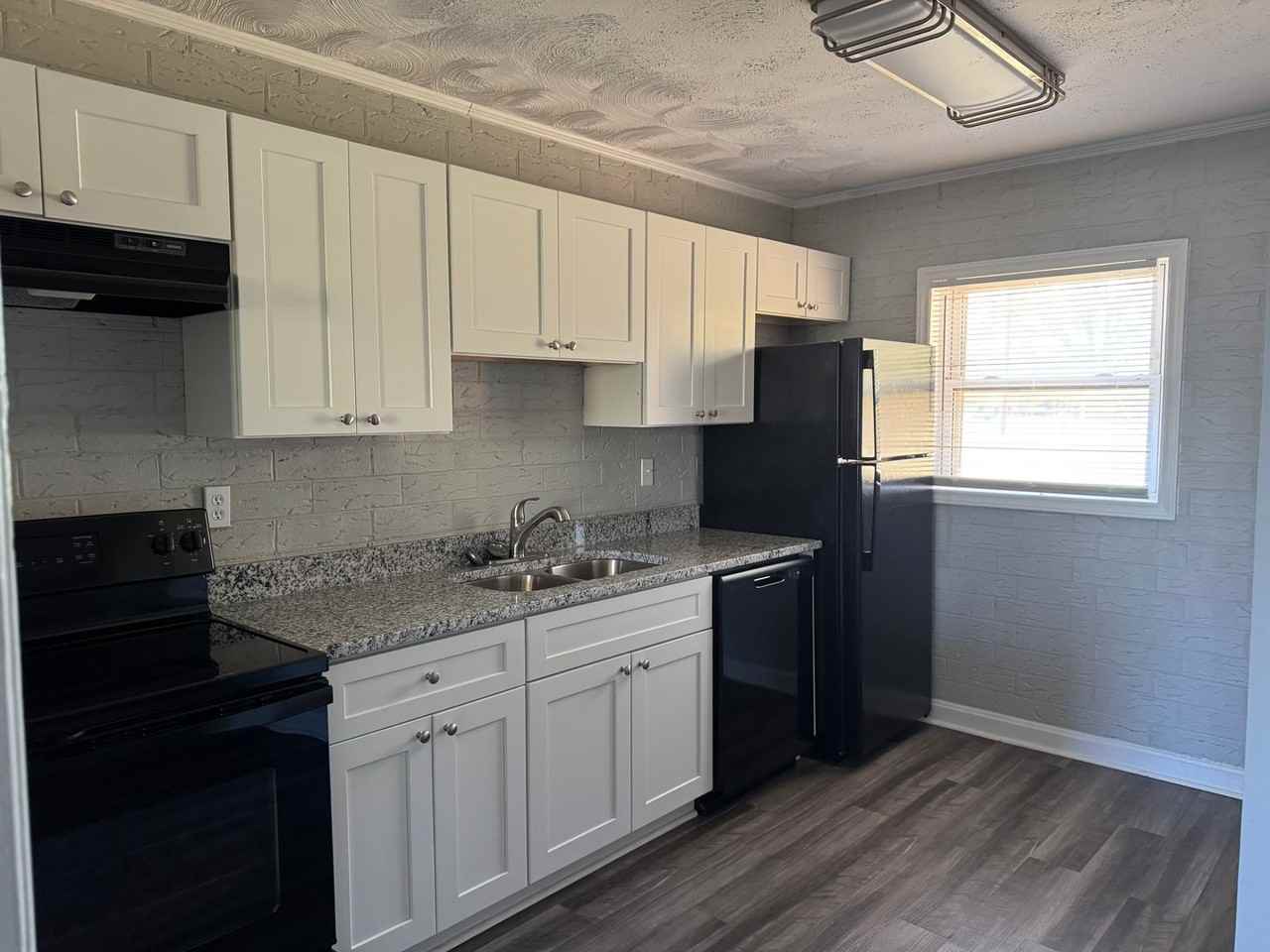 568 Mason St - Photo 4 of 11