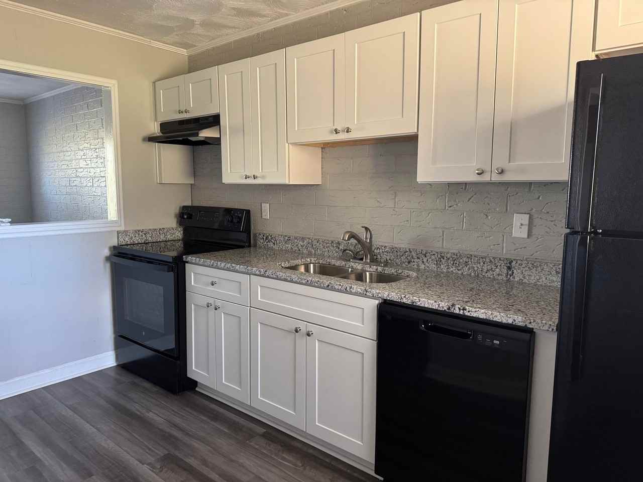 568 Mason St - Photo 5 of 11