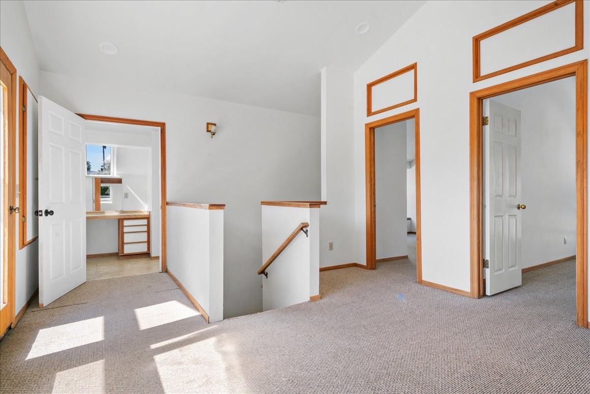 561 Luneta Dr - Photo 3 of 10