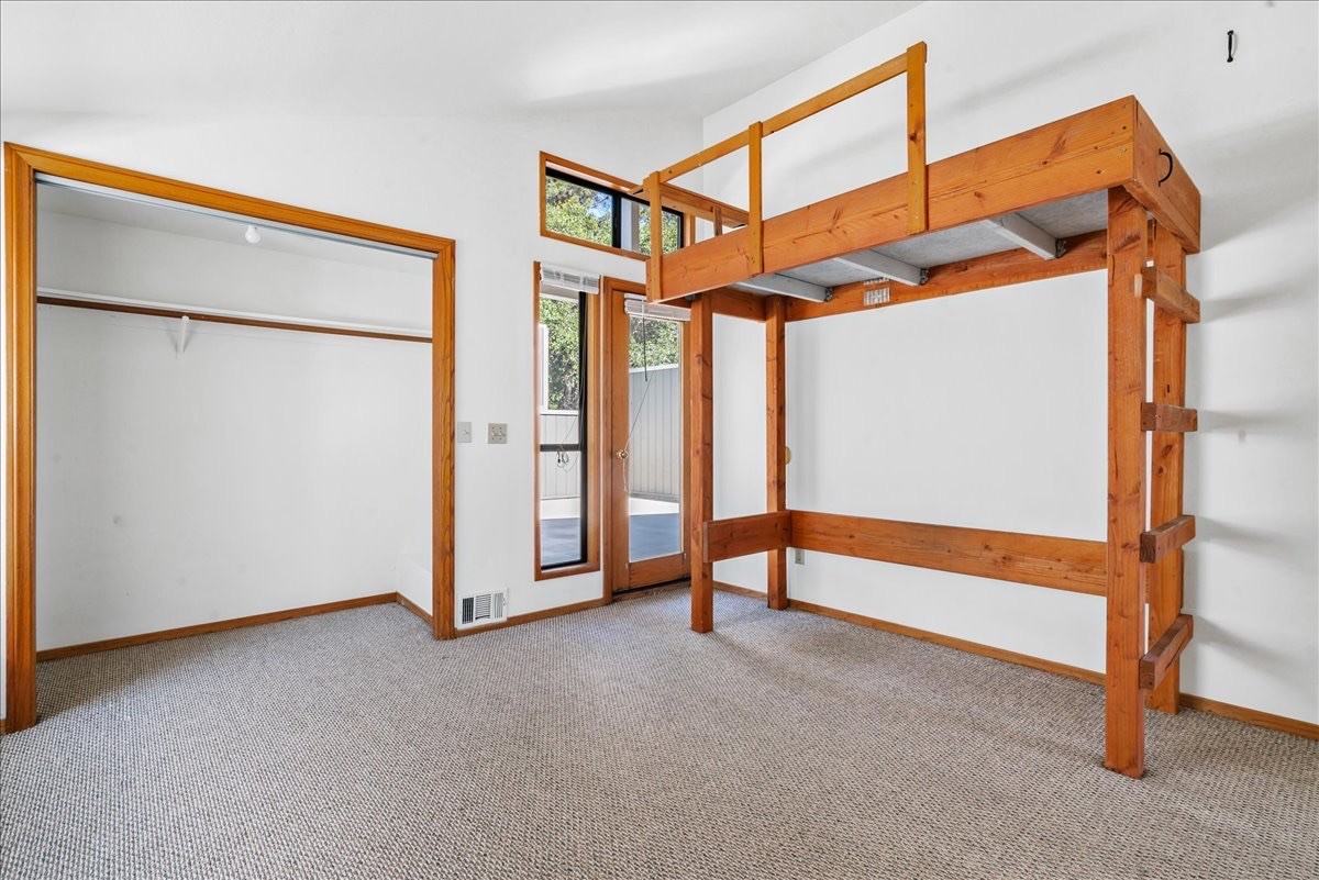 561 Luneta Dr - Photo 5 of 10