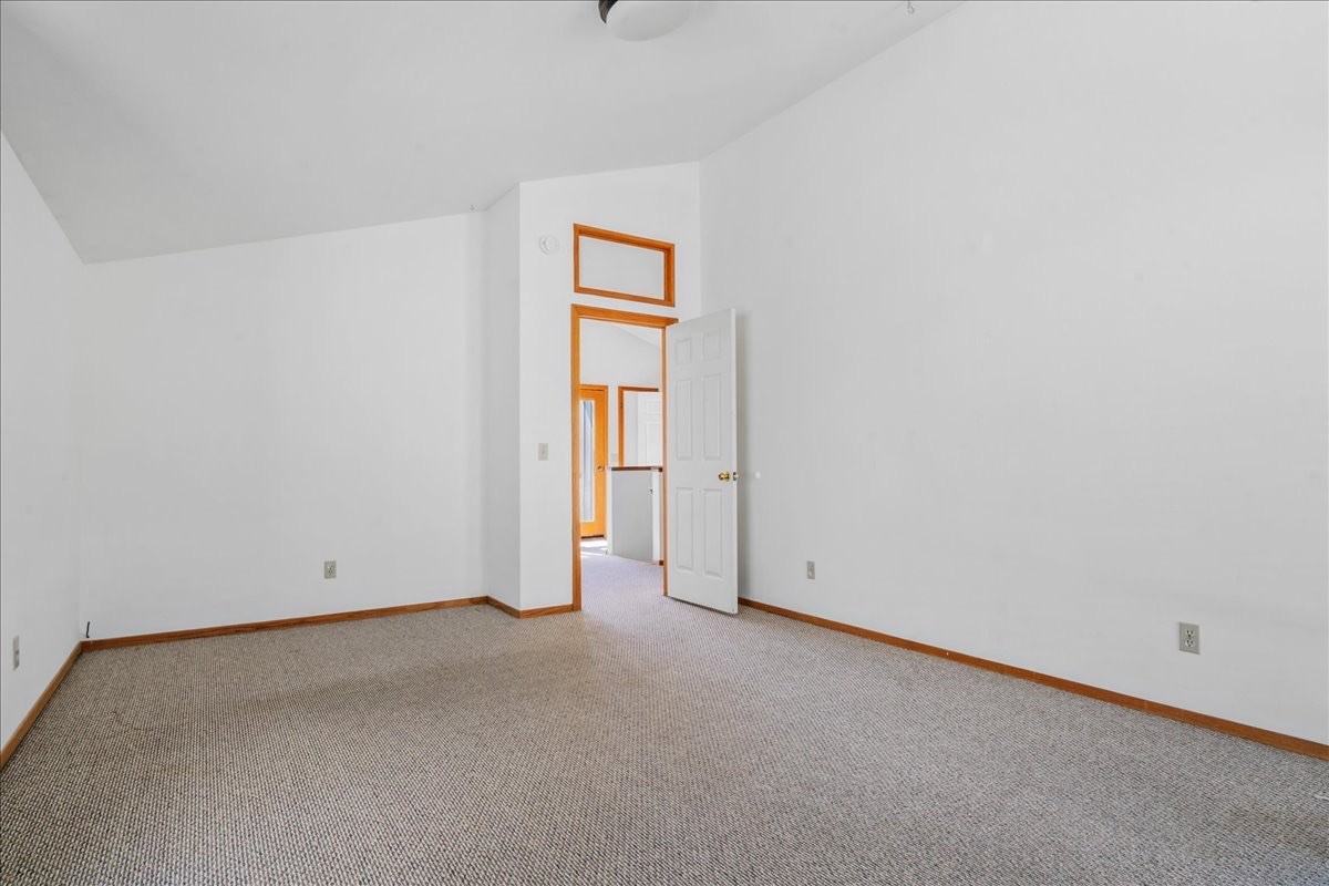 561 Luneta Dr - Photo 6 of 10