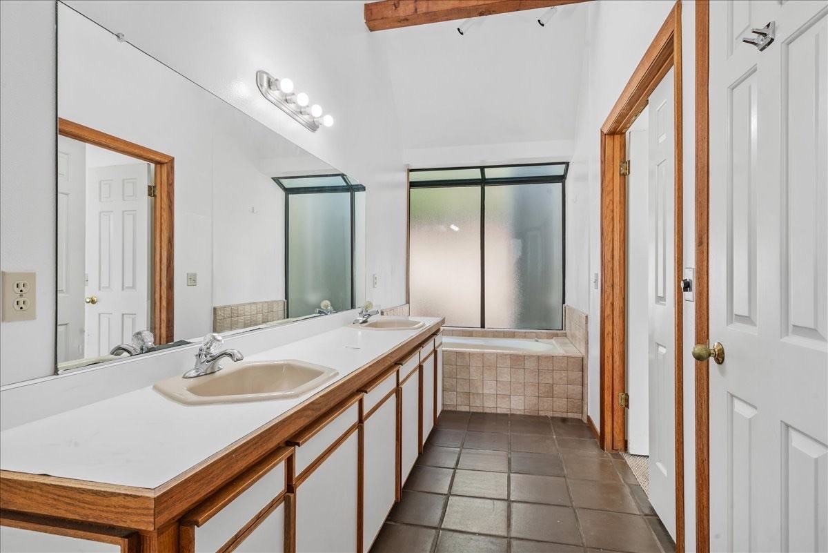 561 Luneta Dr - Photo 7 of 10