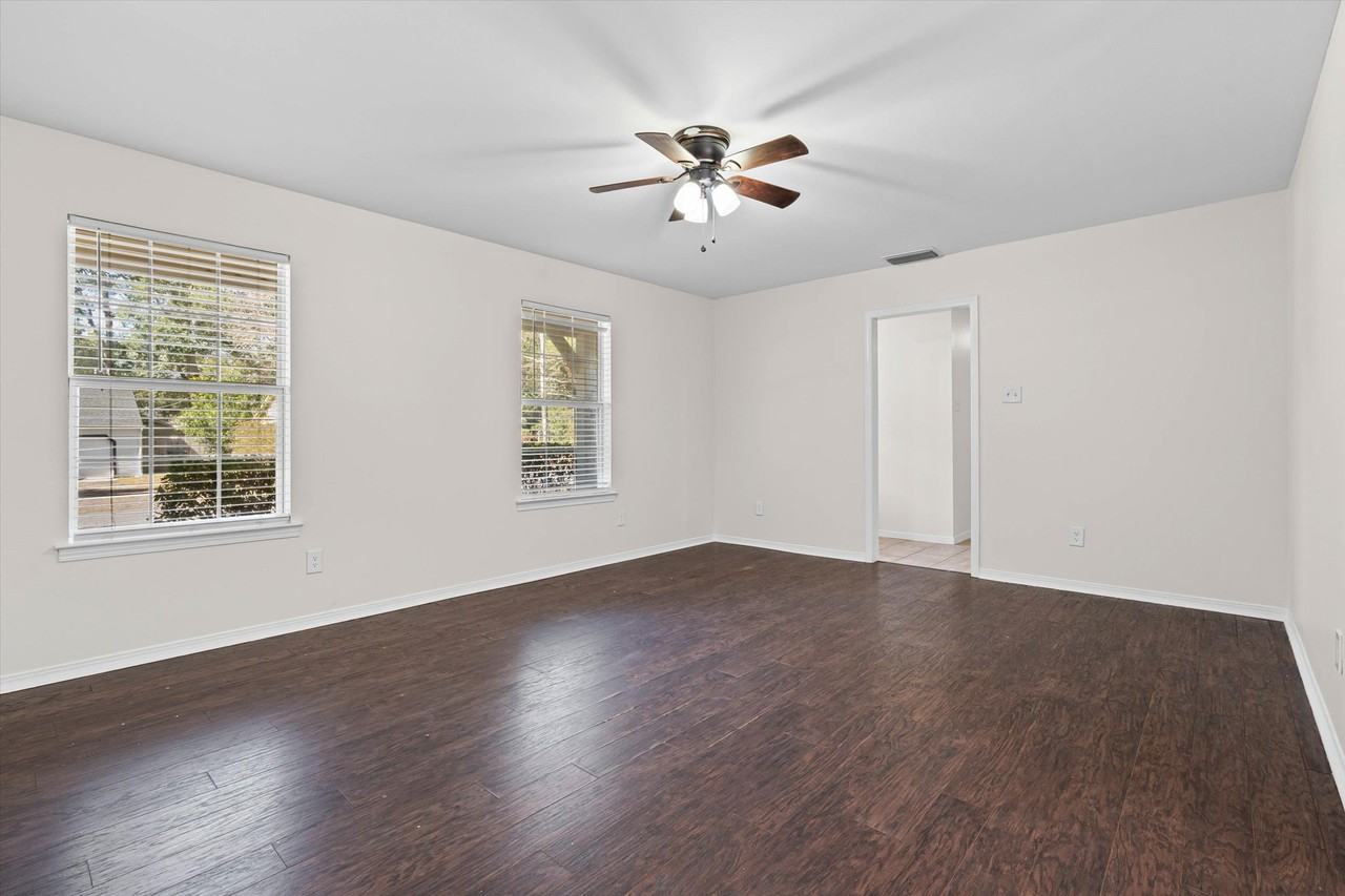 165 Montclair Loop #1 - Photo 4 of 32