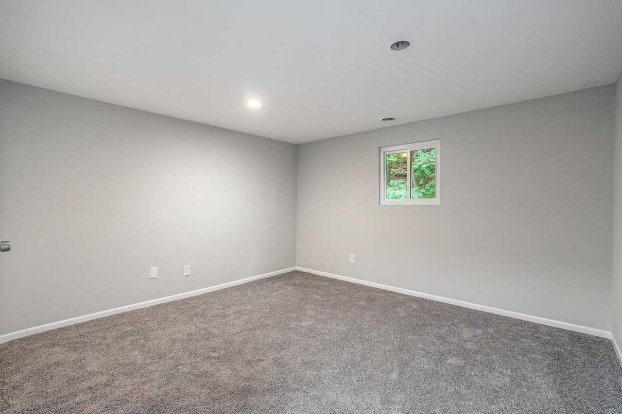 832-834 Windom Street - Photo 2 of 18