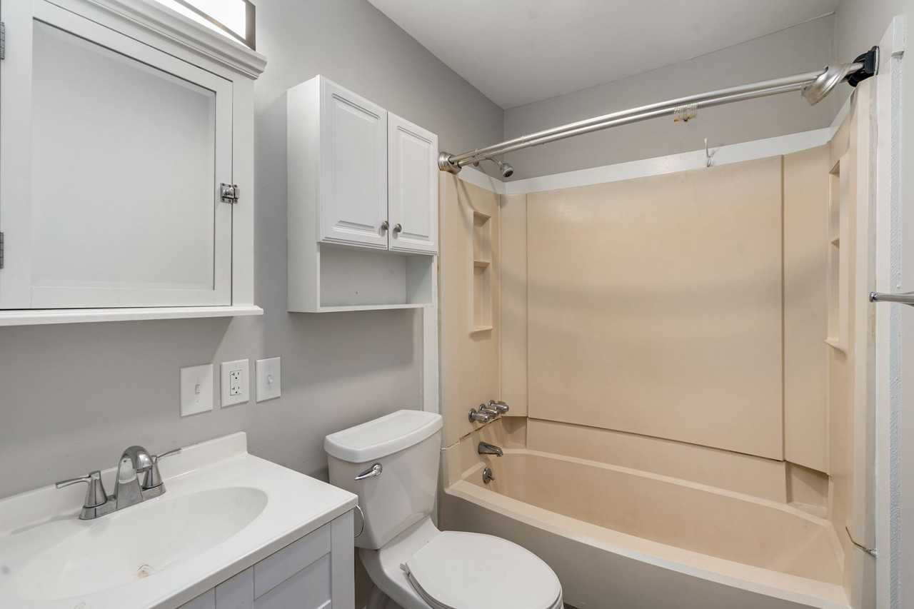 832-834 Windom Street - Photo 3 of 18