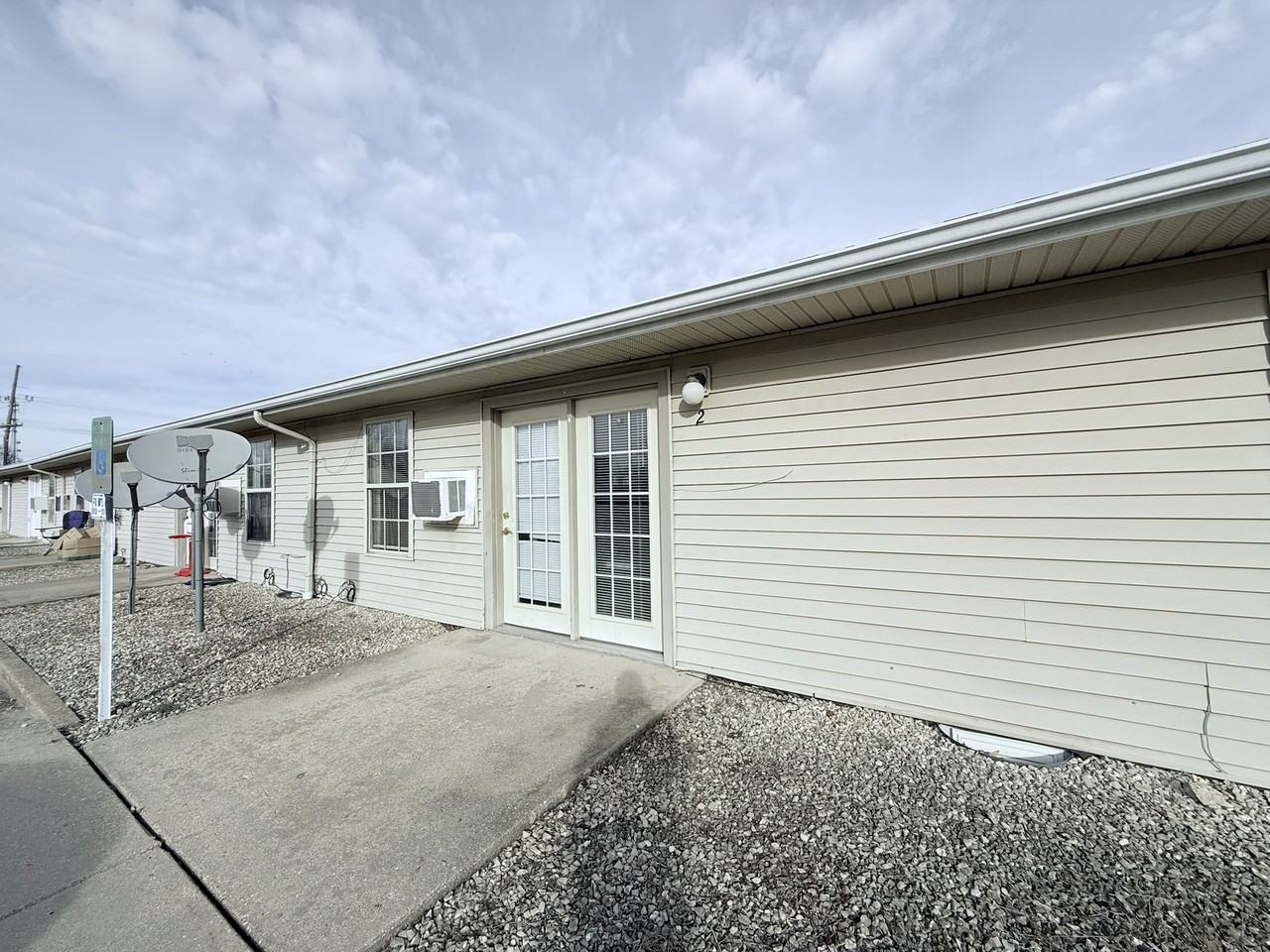 709 E Woodland - 2 #2 - Photo 2 of 14